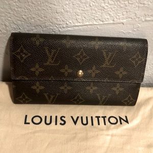 LOUIS VUITTON Portefeiulle Sarah Long Bi-fold Wallet